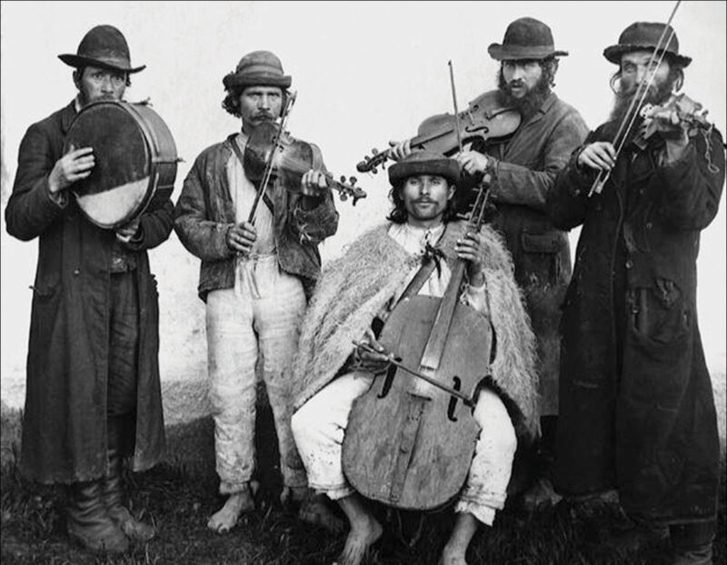 Village orchestra of Ukrainian and Jewish musicians. Verkhni Vorota, Volovets' district, 1895.